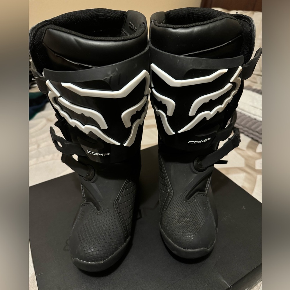 Fox riding boots size 6y gently used